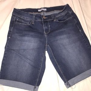 YMI Bermuda shorts size 9 NWOT Blue denim